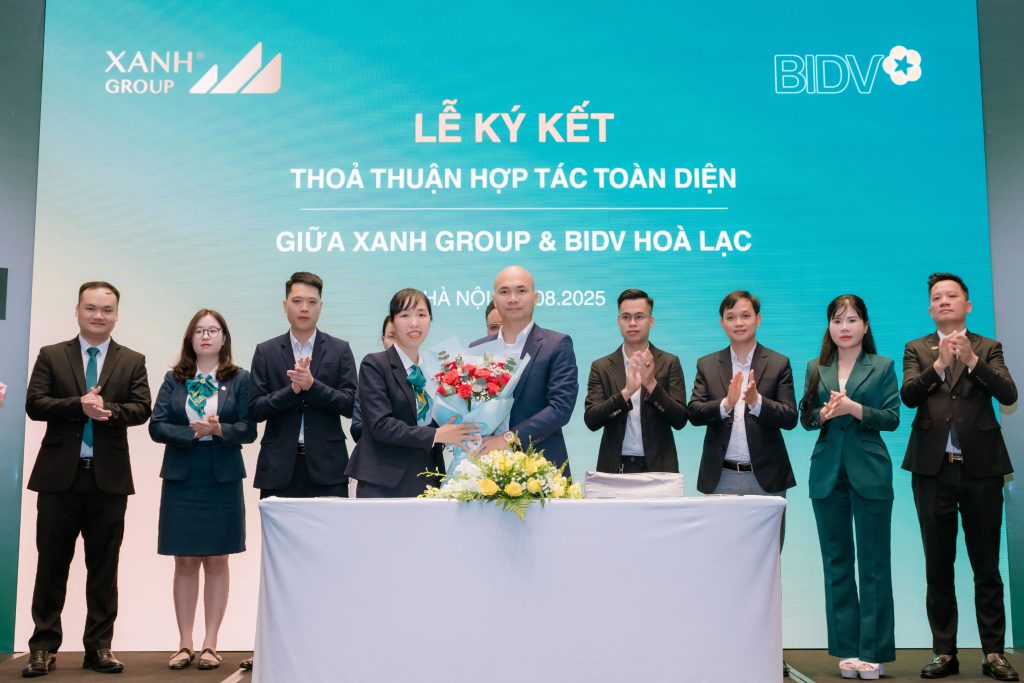 ký kết với ngân hàng